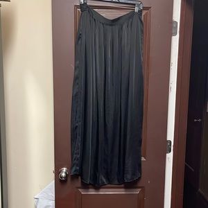 Beautiful silk maxi skirt,  with pockets, BCBG MaxMara size medium price firm